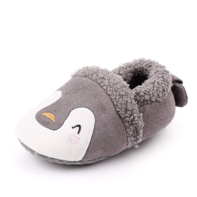 Adorable warm booties - Warm penguin booties for the winter baby