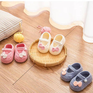 Handmade crochet baby shoes / booties