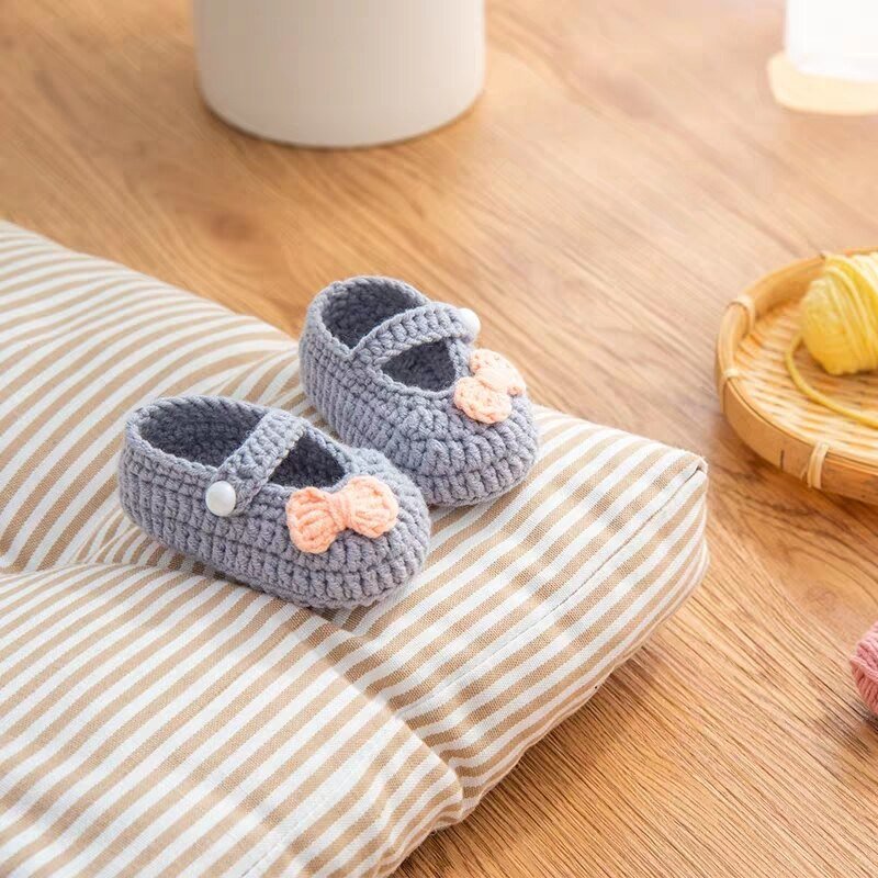 Handmade crochet baby shoes / booties