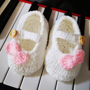 Handmade crochet baby shoes / booties