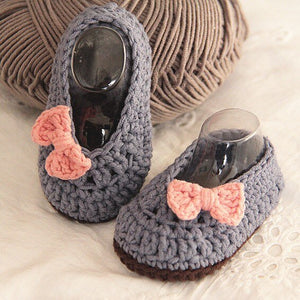 Handmade crochet baby shoes / booties