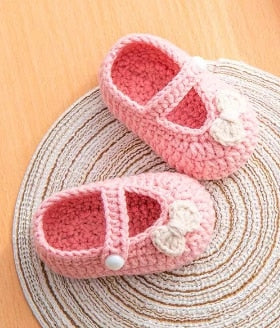 Handmade crochet baby shoes / booties