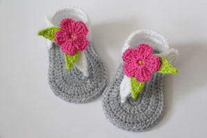 Baby flip-flop sandals in cotton crochet